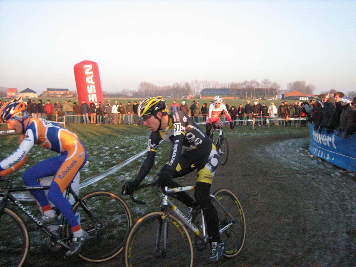 azencross-cv-sm-jeremy powers trailing bart aernauts with heule in tow.jpg